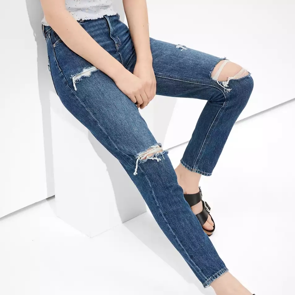 American Eagle Ripped Vintage Hi-Rise Mom Jeans